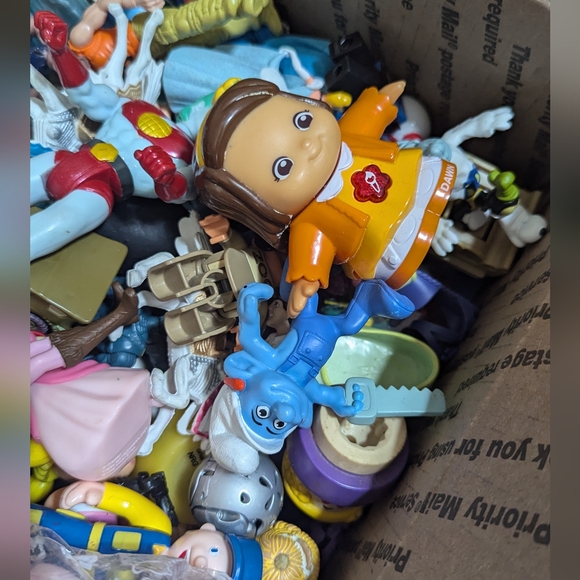 5.5 lb. Of mystery toy figurines - Picture 3 of 4